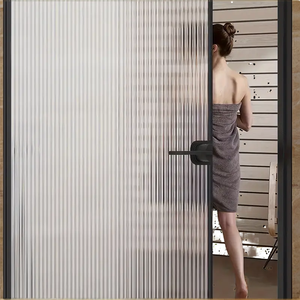 Film de verre givré Daqian, auto-adhésif, PET, décoratif, anti-explosion, protection de la vie privée pour la décoration du bureau, de la maison et du salon - Product Image 2