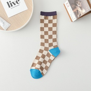 Calcetines a media pantorrilla para mujer con estampado a cuadros de tablero de ajedrez, de moda, para primavera y verano, que combinan con pantalones Shark - Product Image 5