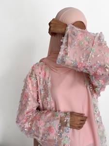 Set Abaya Elegante e Modesto con Vestito Interno e Mantella Esterna Floreale Trasparente per Donne Musulmane, Moda Islamica - Product Image 3