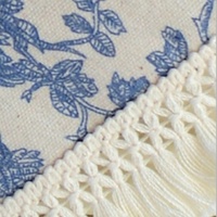Nappe rectangulaire en polyester jacquard tissé, style nordique, multicolore, à motifs floraux, avec pompons, personnalisable en gros et écologique