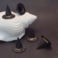 25mm Mini Sorcière Chapeaux Résine Miniatures Poupée Figurines pour Halloween Poupée Accessoires Slime Charms