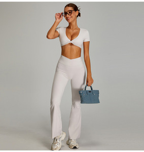 Camiseta de yoga para mujer al por mayor con diseño retorcido frontal y espalda recortada, top corto con sujetador incorporado, camiseta de pilates de manga corta, transpirable, ajustada, para fitness - Product Image 6