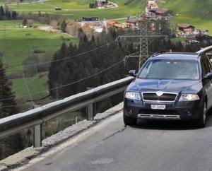 Meilleur <span class=keywords><strong>prix</strong></span> W Beam Rails en acier autoroute et rail de sécurité ferroviaire <span class=keywords><strong>Crash</strong></span> ou barrière de circulation pour chaussée en panneau de clôture en métal - Product Image 6