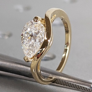 Gia Igi Certified CVD HPHT Lab Grown East West Pear Cut <span class=keywords><strong>Diamond</strong></span> Anillo de compromiso para mujeres 14K 18K Oro sólido Hermoso anillo - Product Image 1