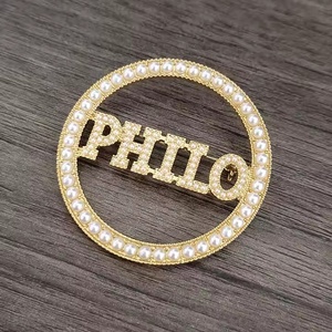 Broche de Diamante Personalizado com Letras em Inglês, Broches de Palavras em Rhinestone, Broches de Rainha - Product Image 1