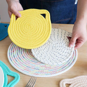 Tapis isolant rond en coton 18 cm, pour usage domestique, dessous de plat, dessous de verre, couleur unie, lavable à la main - Product Image 1