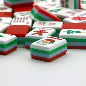 Mahjong Americano Rosso in Vendita, con Tessere Incise in Acrilico a Quattro Strati in Stile Natalizio - Product Image 4
