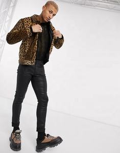 ZY Ultima Moda Giacca Western da Uomo con Colletto Aperto, Abbottonatura Frontale, Corta, in Ecopelliccia con Stampa Leopardata - Product Image 4