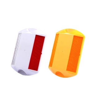 Reflector de Seguridad Vial Tipo Ojo de Gato, Reflector de Carretera de Plástico Amarillo, Ojos de Gato - Product Image 1