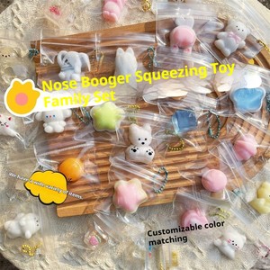 Little Nose Ga Pinches per i fan della musica, garantisce un aspetto di alta qualità, un gadget antistress coordinato, un prodotto molto apprezzato. - Product Image 1