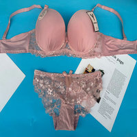 Ensemble soutien-gorge et culotte grande taille pour femme, modèle YRF033, taille 42-52D, couleur or, avec cintre, 2,25 dollars.