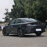 Changan Yida 2023 Nouvelle Voiture Essence 1.5T GDI DCT Modèle Haut de Gamme Berline Intérieur Couleur Foncée Gauche 5 Portes 5 Places
