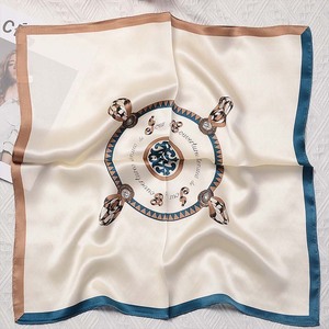 Logo personalizzato Design Design quadrato di <span class=keywords><strong>pura</strong></span> <span class=keywords><strong>seta</strong></span> sciarpa stampata 12mm doppia faccia stampata Bandana di <span class=keywords><strong>seta</strong></span> da donna - Product Image 4