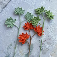 Vente en gros de roses en coton crochetées en fleurs |   Fleurs tricotées artisanales faites à la main pour les détaillants de diplômes, de Noël et du Nouvel An
