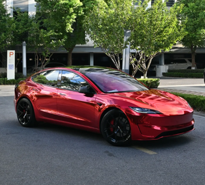 Film de protection de voiture rouge électro-plaqué de qualité supérieure, vinyle PET brillant. Amovible, compatible avec la peinture et homologué pour la circulation routière pour l'<span class=keywords><strong>immatriculation</strong></span> des véhicules - Product Image 2