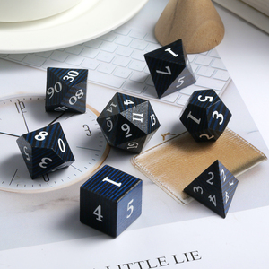 Juego de <span class=keywords><strong>dados</strong></span> D & D de madera personalizados al por mayor <span class=keywords><strong>dados</strong></span> DND de madera personalizables para juegos de rol de mazmorras y dragones - Product Image 4