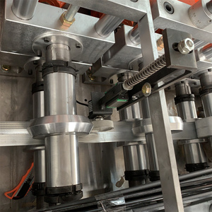 Machine de formage automatique de profilés en V de haute qualité avec PLC et composants de moteur intégrés, dotée d'une structure en arche - Product Image 4