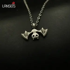 Ciondolo a Forma di Pipistrello per Donne, Piccola Collana con Animale di Halloween, Gioiello a Forma di Pipistrello, Grazioso Amuleto Spettrale, Dolce Regalo per Lei - Product Image 1