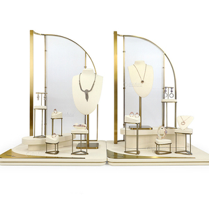 Exhibiciones de joyería de estilo caliente para ferias comerciales Conjunto de exhibición de joyería de microfibra personalizado Soporte de joyería marrón - Product Image 5