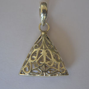 Venta al por mayor 925 colgantes de plata esterlina con piedras preciosas de amatista natural encanto joyería en Buda y formas de nombre - Product Image 1