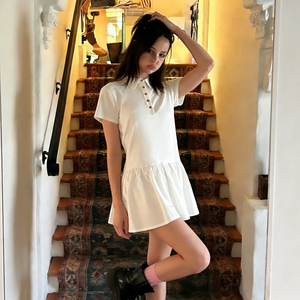 เดรสสไตล์อเมริกันพรีปปี้ คอปกโปโล ติดกระดุมด้านหน้า แต่งผ้าแบบแพทช์เวิร์ค ทรงเข้ารูปช่วงเอว กระโปรงจีบสีพื้น สวยเก๋ - Product Image 4