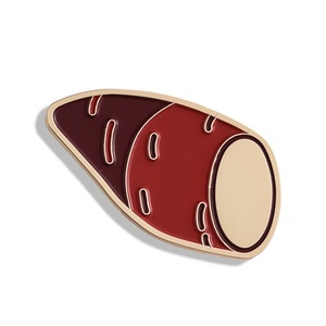 Badge en émail souple de petite taille, motif radis, couleur rouge et gris, papillon, type pochette - Product Image 1