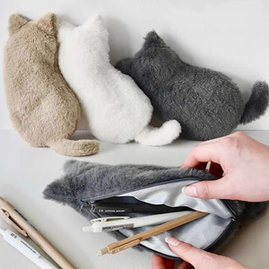 Sac de papeterie créatif en peluche à fermeture éclair, imprimé numériquement, motif chat poupée simple, doux et épuré, pour étudiants et publicité - Product Image 1