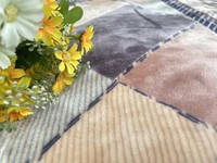 Couverture Raschel de luxe style coréen à bon prix 1 pli Minky 8kg d'épaisseur grand lit chaud et nuageux couverture Raschel