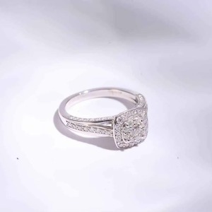 Bague en diamant moissanite de qualité supérieure pour femmes, pour usage quotidien et collection de mariage, disponible au prix export. - Product Image 1