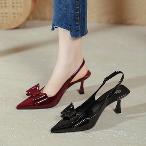 Tacones Altos de Moda Color Rojo Vino, Sandalias Elegantes con Lazo para Damas - Product Image 1