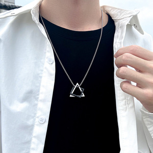 Colgante geométrico de acero inoxidable para hombre de Hip Hop, collar triangular cuadrado entrelazado para hombre, ropa informal apilable, collar de roca - Product Image 3