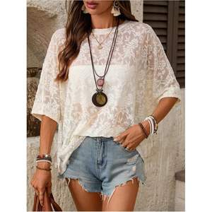 Top de malla floral personalizado para mujer, manga corta, cuello redondo, holgado, con aberturas, para vacaciones y festivales - Product Image 2