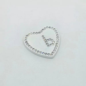 Дизайнерские украшения в форме сердца с буквами, стразами и кристаллами для декора сумок и брелоков. - Product Image 3