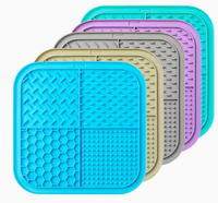 Tapis à lécher en silicone de qualité alimentaire, tapis alimentaire antiadhésif avec ventouse puissante pour l'alimentation des chiens, des chiots et des animaux domestiques
