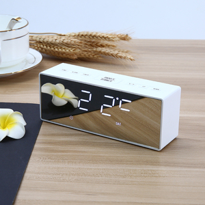 Espejo Eléctrico LED Digital Moderno con Carga USB, Alarma de Temperatura, Reloj de Escritorio, Brillo Ajustable, Decorativo para Hogar, Oficina, Dormitorio, Mesa - Product Image 3