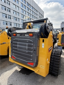 Nouvelle mini-chargeuse sur pneus Xc7-TV12, conception compacte pour une utilisation agricole, travail dans les espaces étroits, avec une forte capacité de levage de la benne et un mouvement stable - Product Image 2