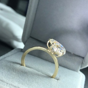 แหวนหมั้นเพชรโมอิสซาไนต์ทองคำแท้ 14k ดีไซน์ทันสมัย - Product Image 5