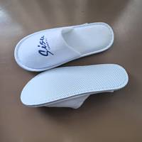 Chaussons jetables blancs confortables utilisés à la maison, au spa, à l'hôpital, à l'hôtel, avec logo