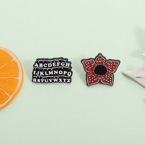 Эмалированная брошь в виде ужасов - Product Image 2