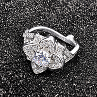 Bague Vintage Fleur Trèfle à Quatre Feuilles Moissanite VVS en Grappe Argent 925 Plaqué Rhodium Coupe Ronde Brillante Bijoux Fins pour Femme