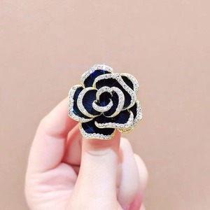 Spilla di fiori di camelia raffinata alla moda spilla di perle squisite spilla in stile donna elegante e minimalista spilla di diamanti - Product Image 2