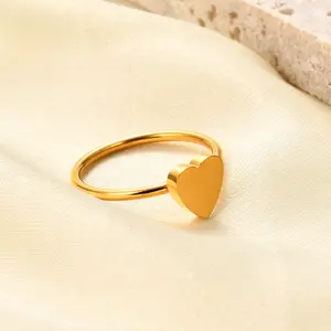 Atacado Minimalista Personalizado Dainty Geométrica 18K Banhado A Ouro Em Branco Em Aço Inoxidável Gravável Logo Carta Nome Coração Charm Ring