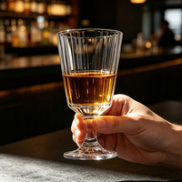 Verre à vin à pied en verre transparent cannelé sans plomb de 10 oz, style vintage, gaufré, à rayures verticales, pour usage domestique ou bar