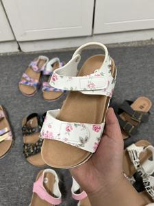 सस्ते बच्चों के सैंडल ग्रीष्मकालीन नए ओपन-टो चप्पल नरम आरामदायक समुद्र तट जूते थोक - Product Image 4