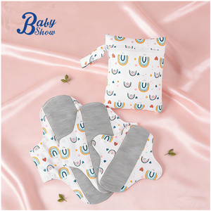 Ensemble de 4 serviettes hygiéniques féminines en graphène organique confortables et réutilisables, comprenant 3 serviettes hygiéniques et une pochette humide - Product Image 1
