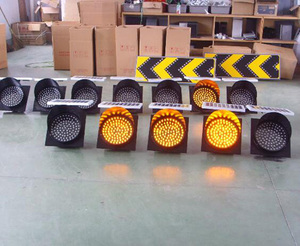 Panneau de décelleratisation routière 300 mm, <span class=keywords><strong>balise</strong></span> lumineuse clignotante jaune à LED solaire - Product Image 6