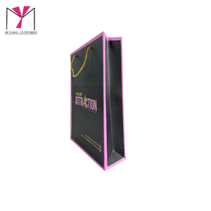 Bolsas de papel de lujo con asas de cinta, impresión de logotipo personalizado para empaquetado de productos capilares, papel artístico con acabado en lámina, reutilizables y a la moda. - Product Image 3