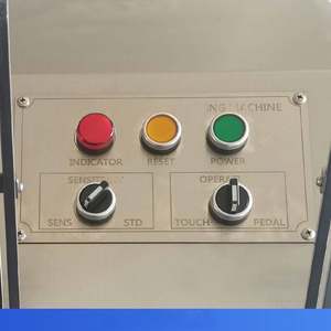 Machine d'emballage semi-automatique pour légumes (gingembre, pommes de terre, oignon, ail) et fruits, avec ensachage en filet et scellage - Product Image 5