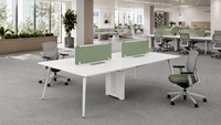 Postazione di Lavoro Commerciale per 2-4 Persone con Gestione Centralizzata dei Cavi, Schermo in Tessuto, Design Moderno per Ufficio