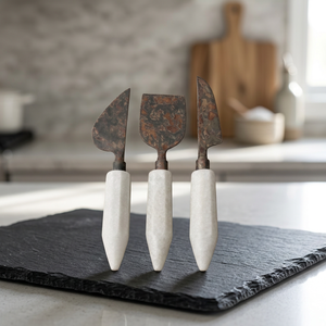 Ensemble de couteaux à fromage vintage, lames en métal mat, manches blancs, pour planches à charcuterie - Product Image 3